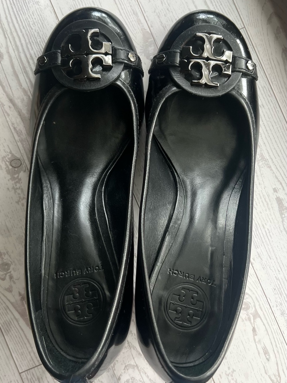 Tory Burch Patented Black Leather Logo chunk heels
